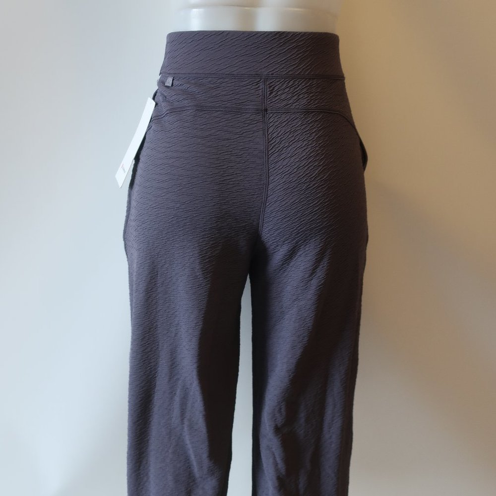 NWT LULULEMON GREY PLEAT CROP PANTS 6 * - Picture 7 of 10